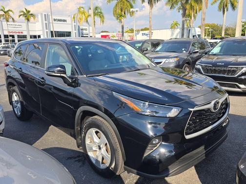 2023 Toyota Highlander LE