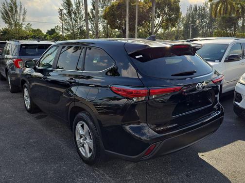 2023 Toyota Highlander LE