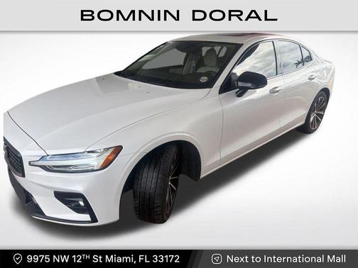 Crystal White 2021 Volvo S60 T5 Momentum