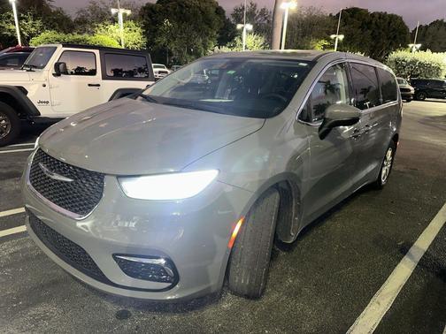 2023 Chrysler Pacifica Touring-L
