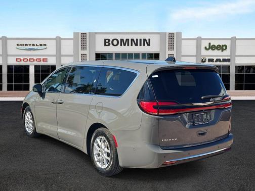 2023 Chrysler Pacifica Touring-L