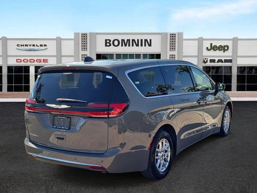 2023 Chrysler Pacifica Touring-L