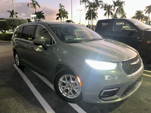 2023 Chrysler Pacifica Touring-L