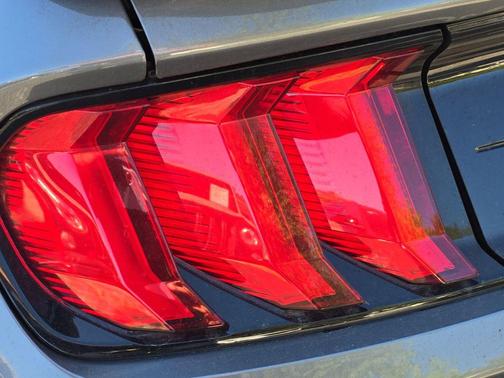 2021 Ford Mustang EcoBoost