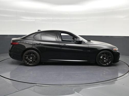 Black 2021 Alfa Romeo Giulia Base