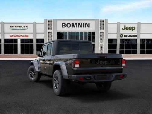 Black Clearcoat 2026 Jeep Gladiator Sport