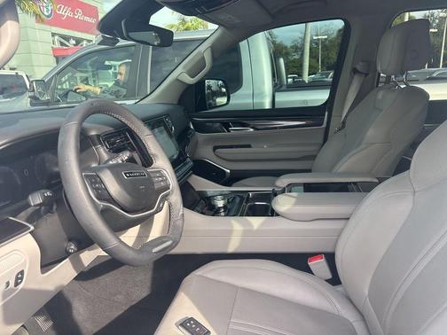 2024 Jeep Wagoneer Base