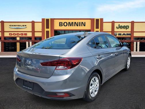 2019 Hyundai ELANTRA SE