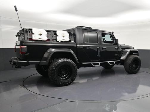 Black Clearcoat 2020 Jeep Gladiator Overland