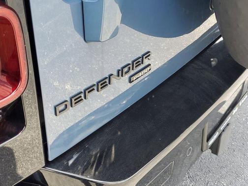 2021 Land Rover Defender 110 SE