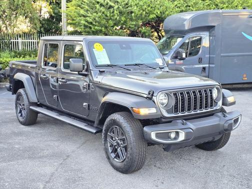 2025 Jeep Gladiator Sport