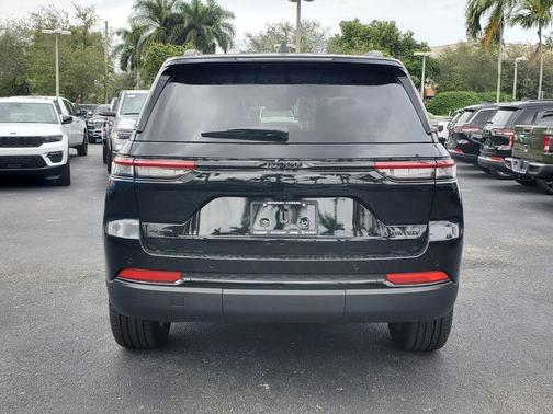 2025 Jeep Grand Cherokee L Laredo