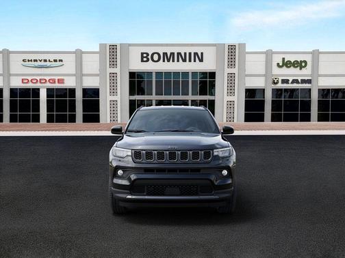 Black Crystal Pearlcoat 2026 Jeep Compass Latitude