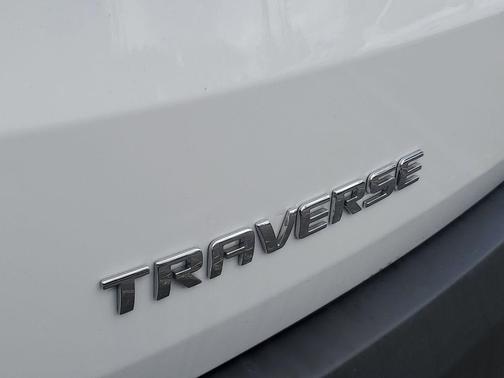 2022 Chevrolet Traverse LT Cloth