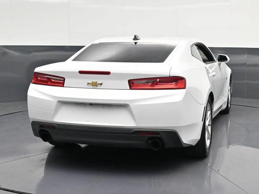 Summit White 2018 Chevrolet Camaro 1LS