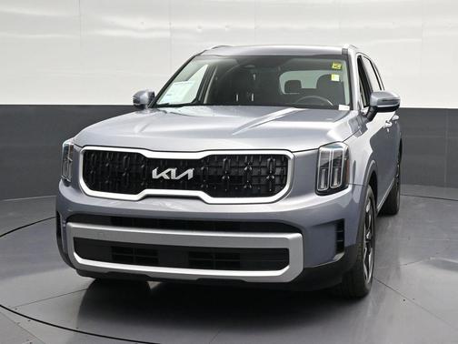 Silver 2025 Kia Telluride EX