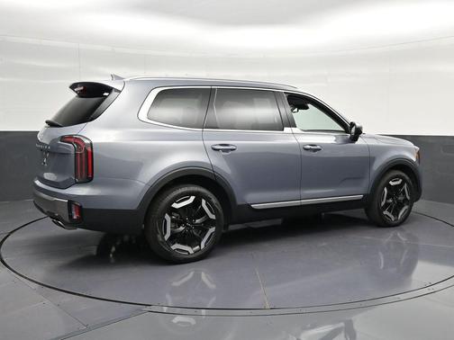Silver 2025 Kia Telluride EX