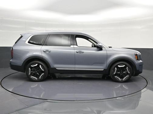 Silver 2025 Kia Telluride EX