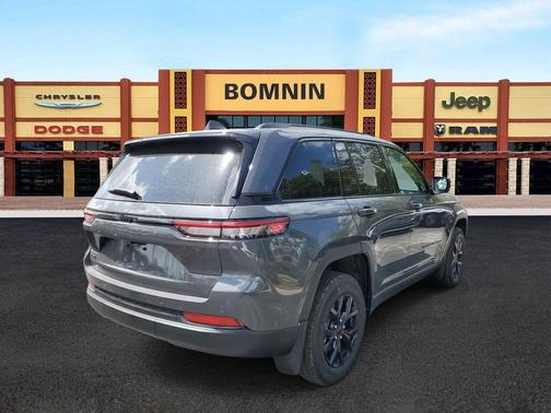 2025 Jeep Grand Cherokee Laredo