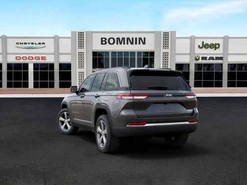 Metallic 2026 Jeep Grand Cherokee Limited