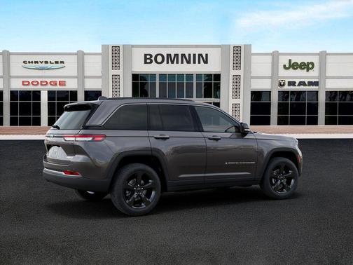 Metallic 2026 Jeep Grand Cherokee Limited