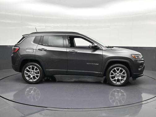 Granite Crystal Clearcoat Metallic 2022 Jeep Compass Latitude Lux