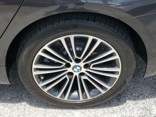 2019 BMW 530 i