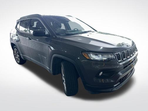Metallic 2024 Jeep Compass Latitude Lux