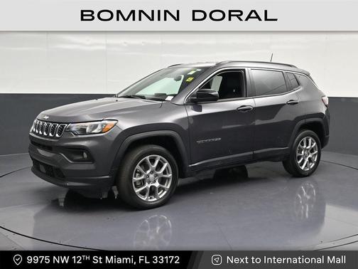 Metallic 2024 Jeep Compass Latitude Lux