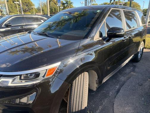 2024 Kia Carnival LX