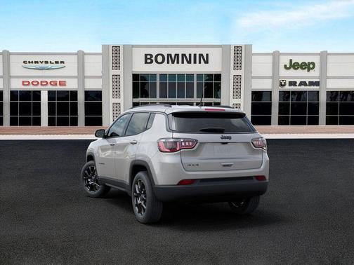 Silver Zynith 2026 Jeep Compass Latitude