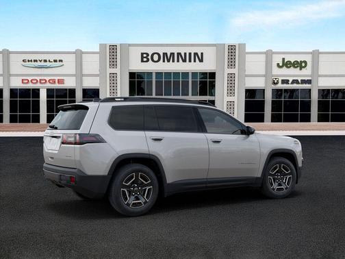 Silver Zynith Clearcoat 2026 Jeep Cherokee LAREDO/LIMITED