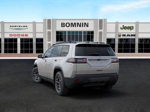 Silver Zynith Clearcoat 2026 Jeep Cherokee LAREDO/LIMITED