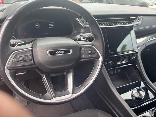 2022 Jeep Grand Cherokee L Laredo