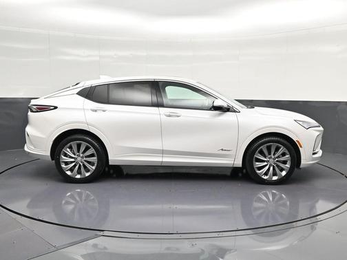 White Frost 2024 Buick Envista Avenir