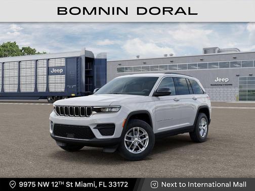 Bright White Clearcoat 2026 Jeep Grand Cherokee Laredo