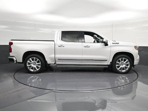 Pearl 2022 Chevrolet Silverado 1500 High Country