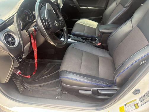 Super White 2019 Toyota Corolla SE