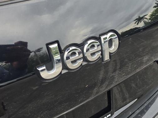 2022 Jeep Grand Cherokee L Laredo