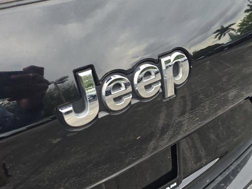 2022 Jeep Grand Cherokee L Laredo