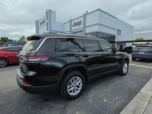 2022 Jeep Grand Cherokee L Laredo
