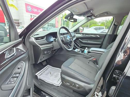 2022 Jeep Grand Cherokee L Laredo