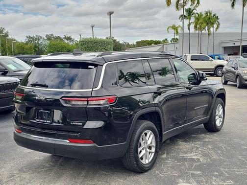 2022 Jeep Grand Cherokee L Laredo