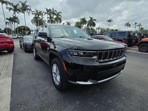 2022 Jeep Grand Cherokee L Laredo