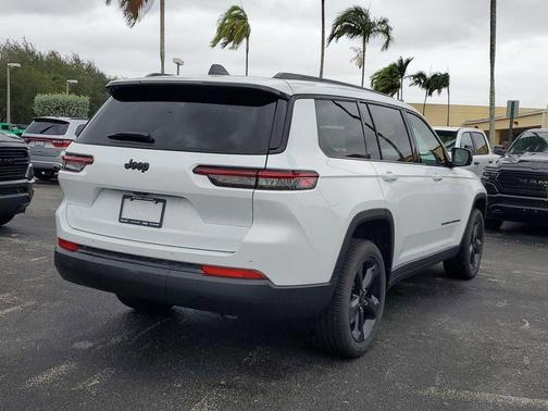 2025 Jeep Grand Cherokee L Laredo