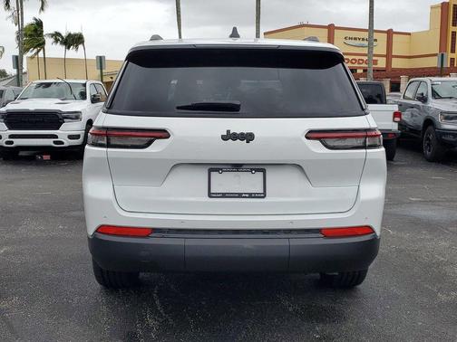 2025 Jeep Grand Cherokee L Laredo