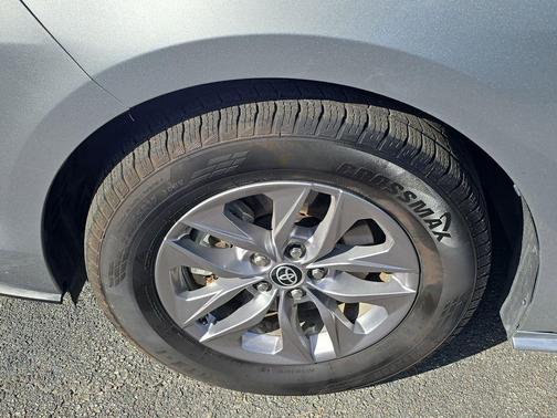 2023 Toyota Sienna LE