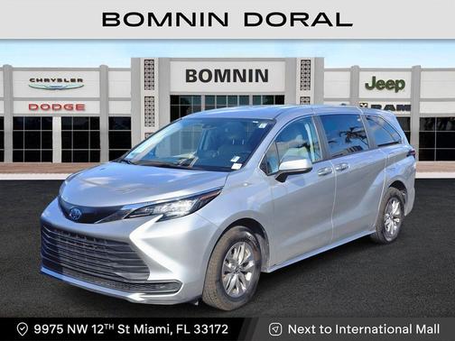 2023 Toyota Sienna LE