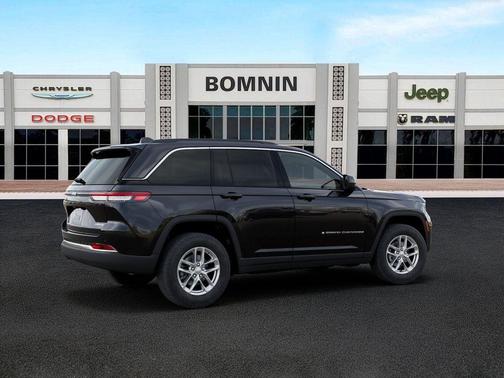 Diamond Black 2026 Jeep Grand Cherokee Laredo