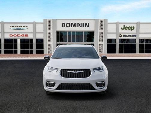 Bright White Clearcoat 2026 Chrysler Pacifica Select